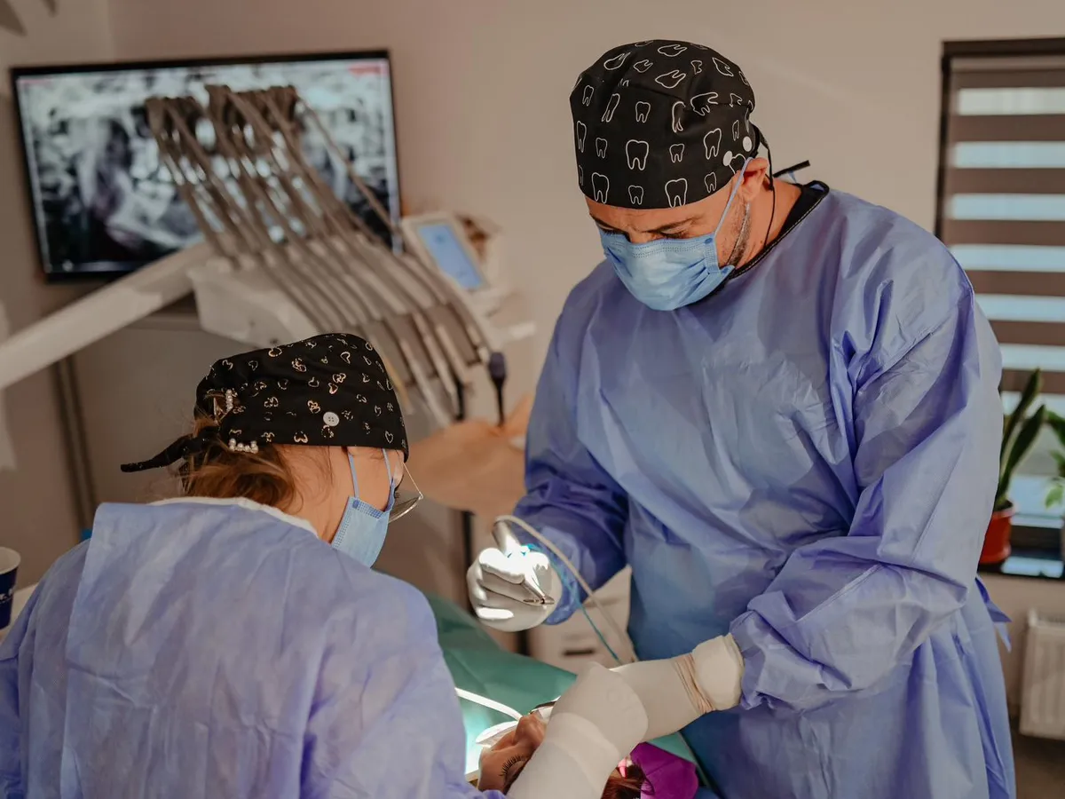 Intervenție de chirurgie orală în condiții sterile, DentaSpa Fălticeni